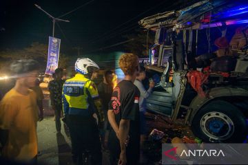 Bus angkutan mudik Trans Sulawesi kecelakaan