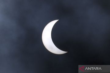 Fenomena Gerhana Matahari Hibrida terlihat sebagian dari Bali