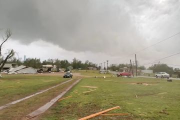 Dua orang tewas saat tornado terjang Oklahoma