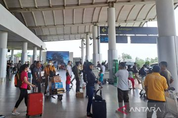 Pemudik pada H-1 di Bandara Pangkalpinang ramai