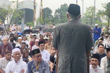 Shalat Id tetap dilaksanakan di Equestrian meski hujan