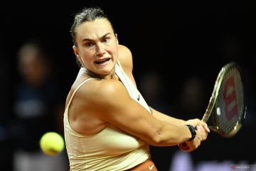 Stuttgart Open: Aryna Sabalenka kalahkan Paula Badosa rubber set