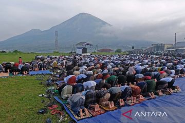 Shalat Idul Fitri di kawasan lereng Gunung Sumbing