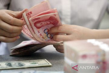 Yuan naik tipis dua basis poin menjadi 7,2148 terhadap dolar AS