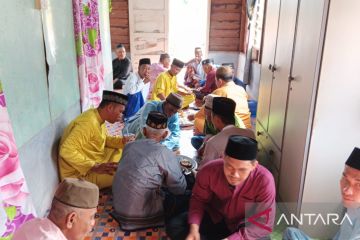 Tradisi kenduri Idul Fitri digelar warga di Batu Limau Karimun