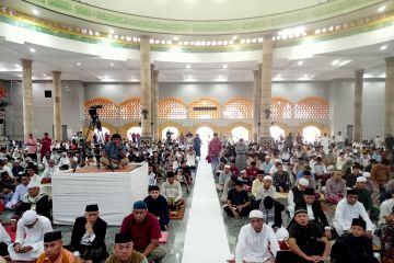 Ribuan Muslim di Ambon ikuti shalat Id di Masjid Raya Al Fatah