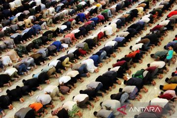 FOTO - Shalat Jumat terakhir Ramadhan 1444 Hijriah di Dumai