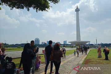 Pengunjung padati Kawasan Monas di hari kedua Lebaran