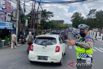 Jalan Raya Bandung-Cianjur macet hingga 5 kilometer