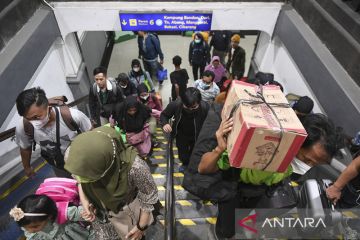 Arus balik lebaran mulai meningkat di Stasiun Pasar Senen