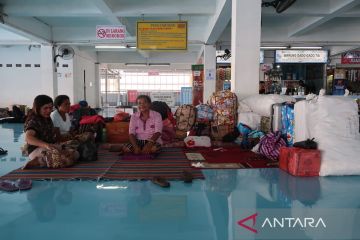 Kisah keluarga pemilir bermalam sepekan di Pelabuhan Tanjung Priok