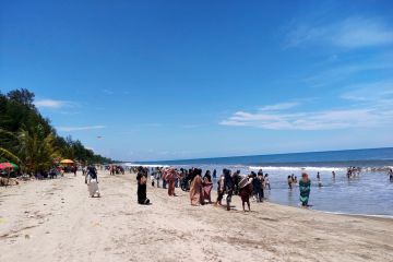Kunjungan objek wisata Pantai Sikabau Pasaman Barat capai 5.000 orang