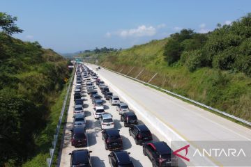 Kemacetan sepanjang 5 km terjadi di tol Bocimi ke arah Cibadak-Parung