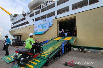 1.083 pemudik bermotor diangkut KM Dobonsolo ke Jakarta