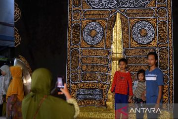 Libur lebaran di objek wisata religi Madiun