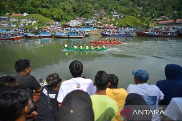 Lomba selaju sampan di Padang