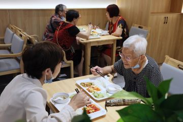 Centenarian disebut miliki mikrobioma layaknya pada orang dewasa muda