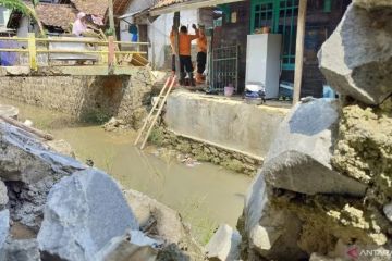 Jawa Barat kirimkan logistik ke lokasi banjir bandang Leuwisadeng