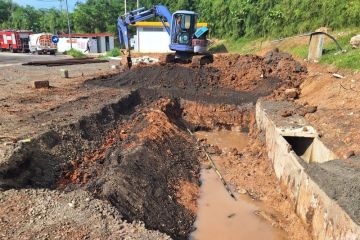 PT LMS bangun bak penampungan air tangani semburan api di tol Cipali