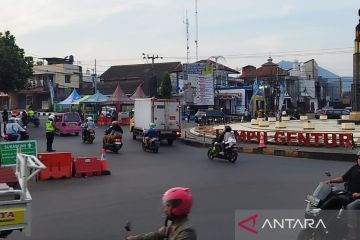 Puluhan petugas disiagakan di jalur mudik Cianjur