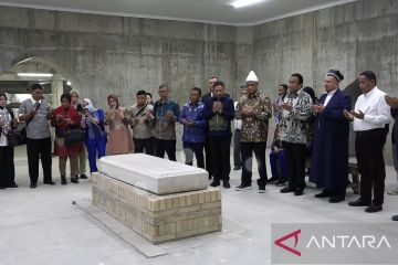 Rachmat Gobel ziarah ke makam Imam Bukhori di Uzbekistan