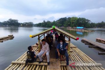 Wisatawan ramai kunjungi Situ Cangkuang di Garut saat libur Lebaran
