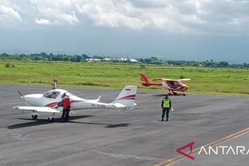Sejumlah pesawat microlight mendarat di Bandara Notohadinegoro Jember