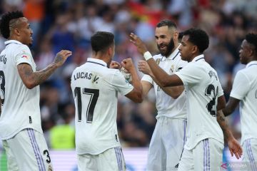 Tiga gol Karim Benzema bawa Real Madrid menang 4-2 atas Almeria