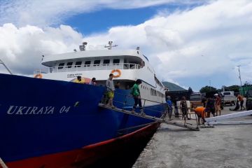 Cuaca buruk, KSOP Ternate tunda pelayaran kapal ke Manado