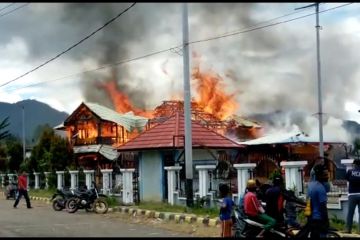 Polisi terus selidiki sebab kebakaran kantor sementara Bupati Dogiyai