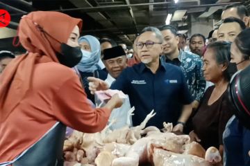 Tinjau Pasar Wonokromo Surabaya, Mendag kagum harga justru turun