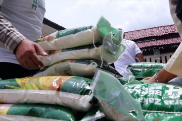 Baitul Mal Aceh salurkan beras zakat fitrah dari Baznas