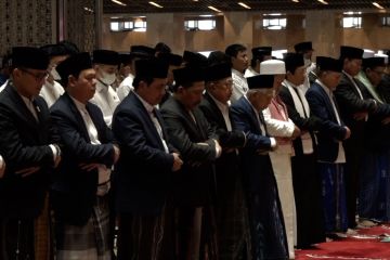 Shalat Id di Istiqlal, Sandiaga dan Zulhas berbagi makna Lebaran