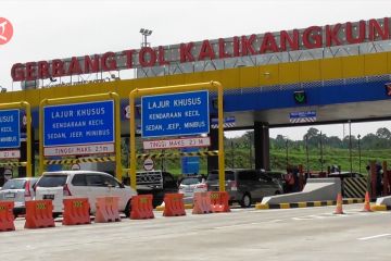 Kepadatan pemudik di Tol Kalikangkung terjadi sejak Sabtu Siang