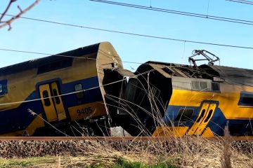 Kereta tabrak derek di Belanda, 1 tewas dan 30 luka-luka