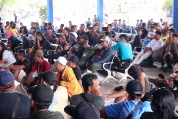 Penumpukan penumpang terjadi di Pelabuhan Trisakti Banjarmasin