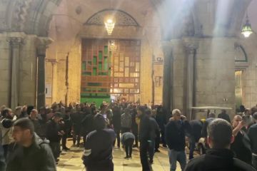 Polisi Israel serbu Masjid Al-Aqsa sebelum Subuh