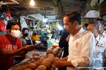 Presiden Jokowi dan Mendag blusukan ke dua pasar di Jakarta