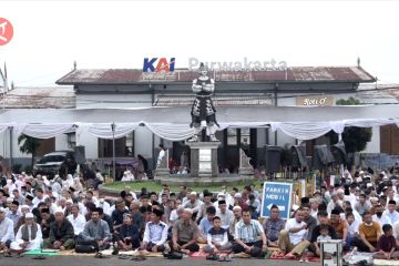 Stasiun Purwakarta dipadati jamaah shalat Id Muhammadiyah