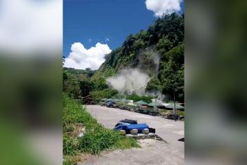 Tebing Ngarai Sianok Bukittinggi alami longsor akibat gempa