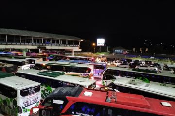 Ratusan Bus padati pelabuhan Bakauheni pada H+8 dini Hari