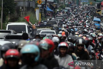 Jalur Puncak Bogor dipadati kendaraan wisatawan