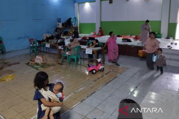 Ratusan warga mengungsi karena banjir Ciranjang-Cianjur