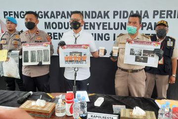 Polisi tangkap lima tersangka penyelundup benih lobster Rp4,1 miliar