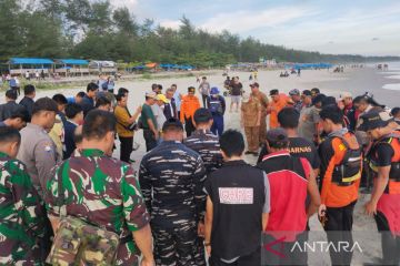 Pencarian warga Palembang yang tenggelam di pantai dilanjutkan besok