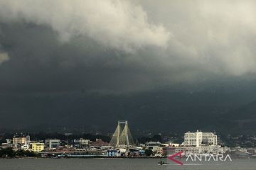 BMKG: Waspada Hujan lebat-angin kencang di Sulut hingga 18 September
