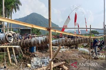Ratusan "meriam kayu" meriahkan Festival Kuluwung di Bogor