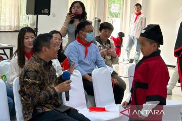 Murid SD Beijing isi liburan Hari Buruh di KBRI