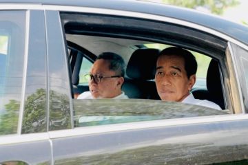 Jokowi sempat berganti mobil saat tinjau ruas jalanan Lampung