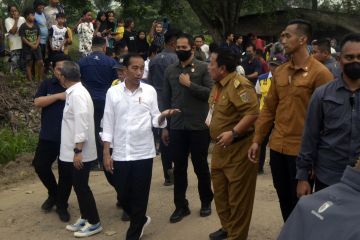Presiden tinjau jalan rusak di Lampung